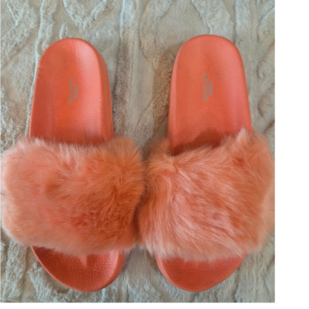 Urban Outfitters Faux Fur Slide Sandals Coral Orange Fuzzy Slip On Shoes Size 10
